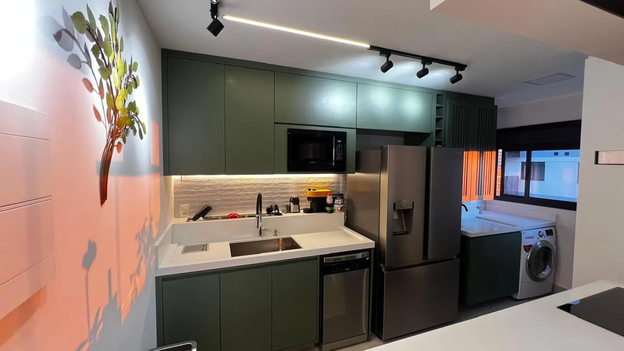 Cozinha com marcenaria verde