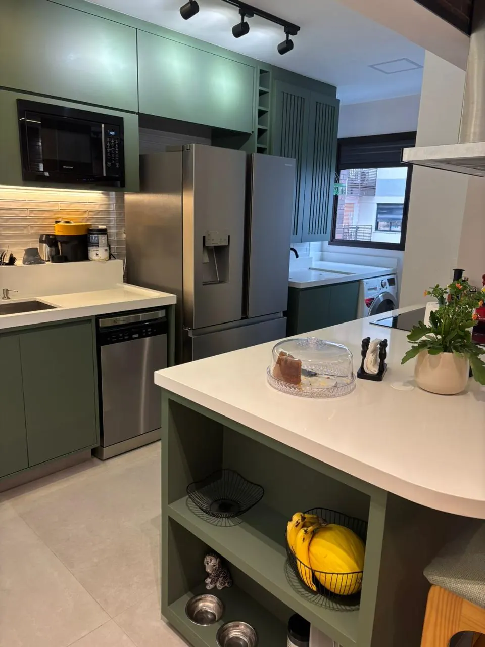 Cozinha com marcenaria verde